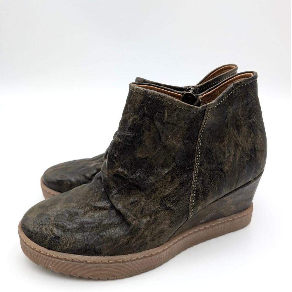Sofft Siri Waterproof Wedge Ankle Bootie Womens Olive/Camouflage Size US8.5 EU39